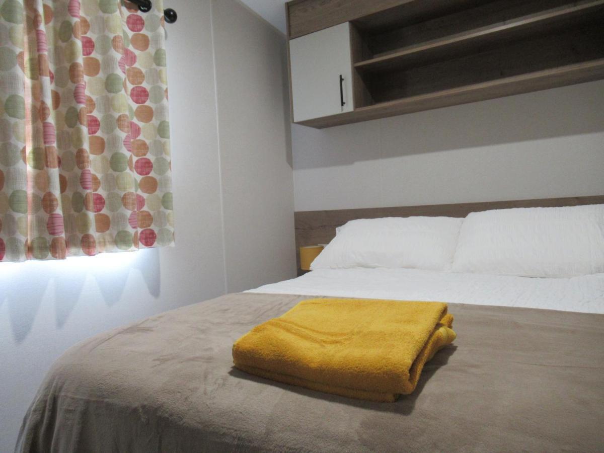 Chichester Lakeside Self-Catering Holiday Home Buitenkant foto